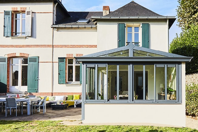 Véranda avec muret de soubassement