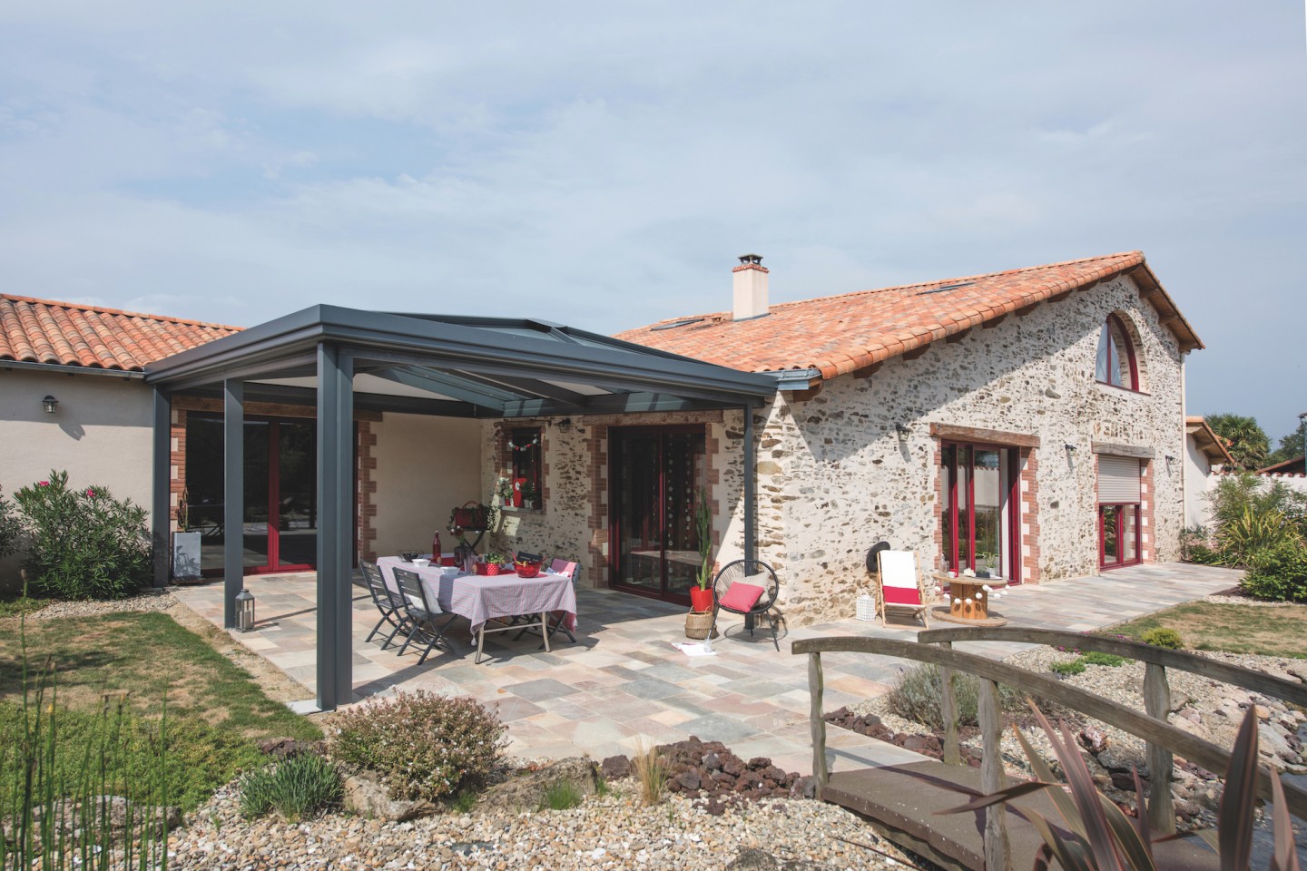 Les pergolas, abritez votre terrasse pour plus de confort tout l’été
