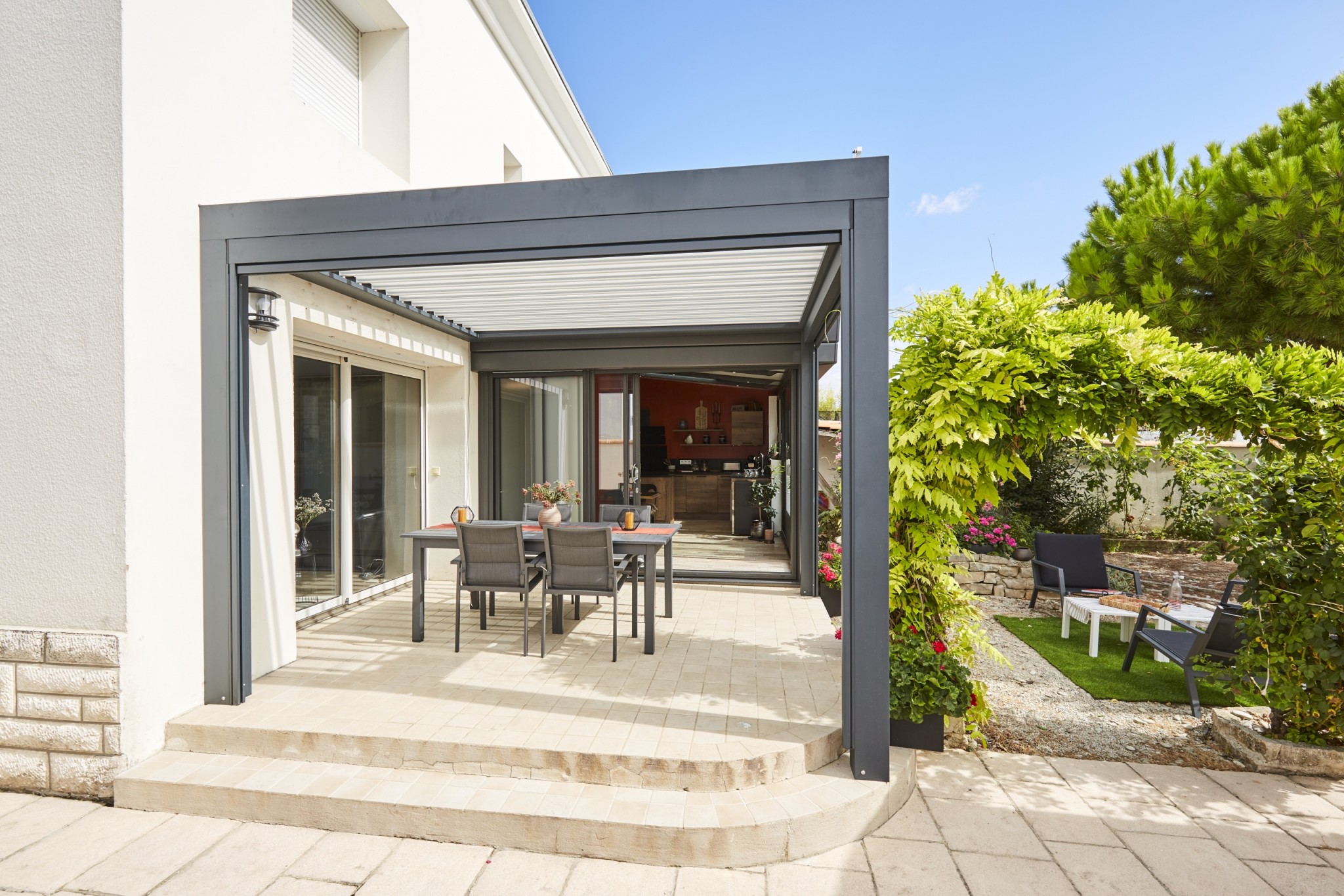 Une pergola design et moderne dans le jardin