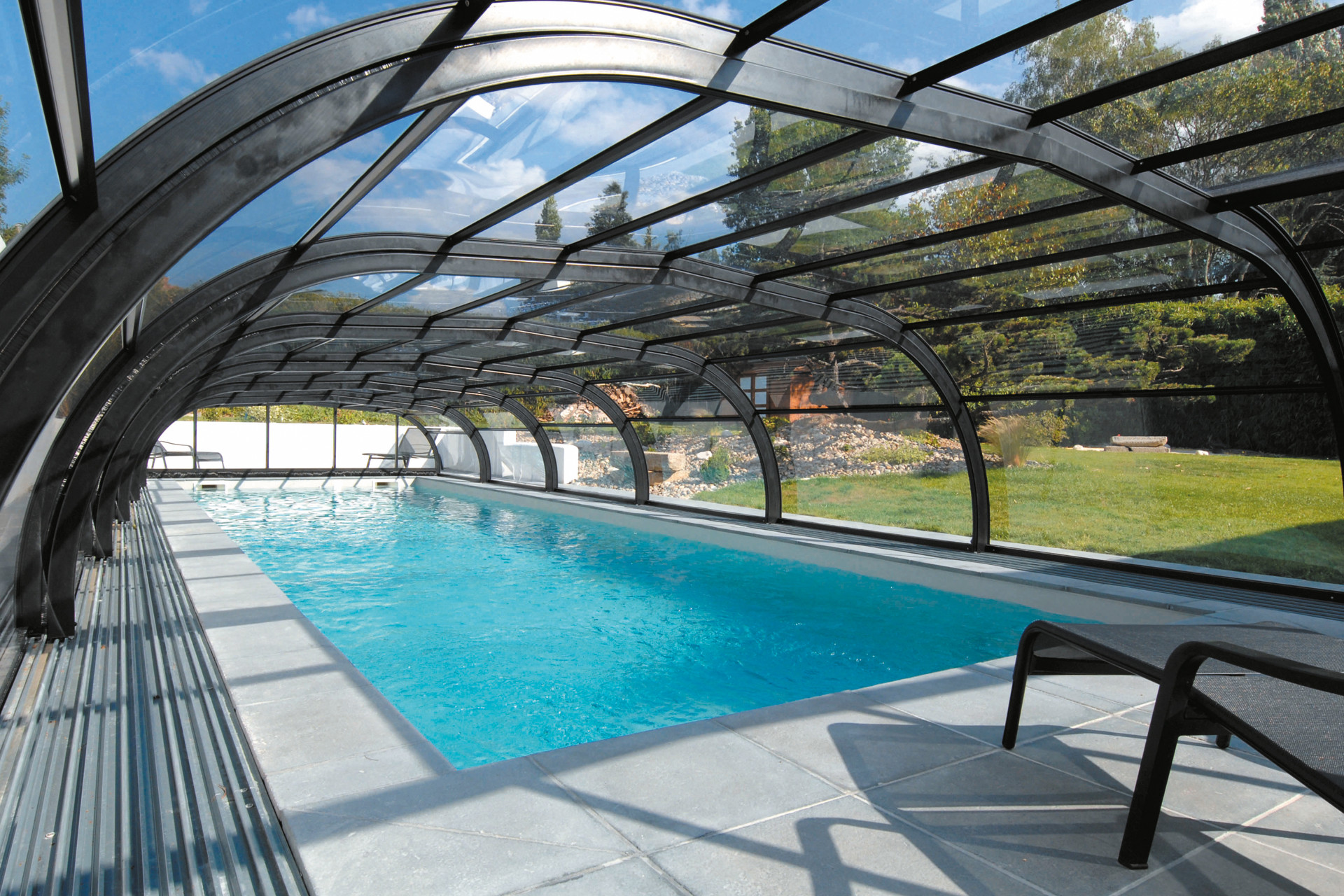 Tout savoir sur les matériaux d’un abri de piscine