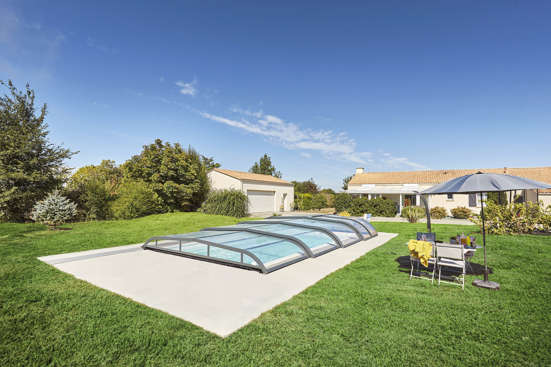 Monorail : un système pour faciliter l’ouverture de son abri de piscine