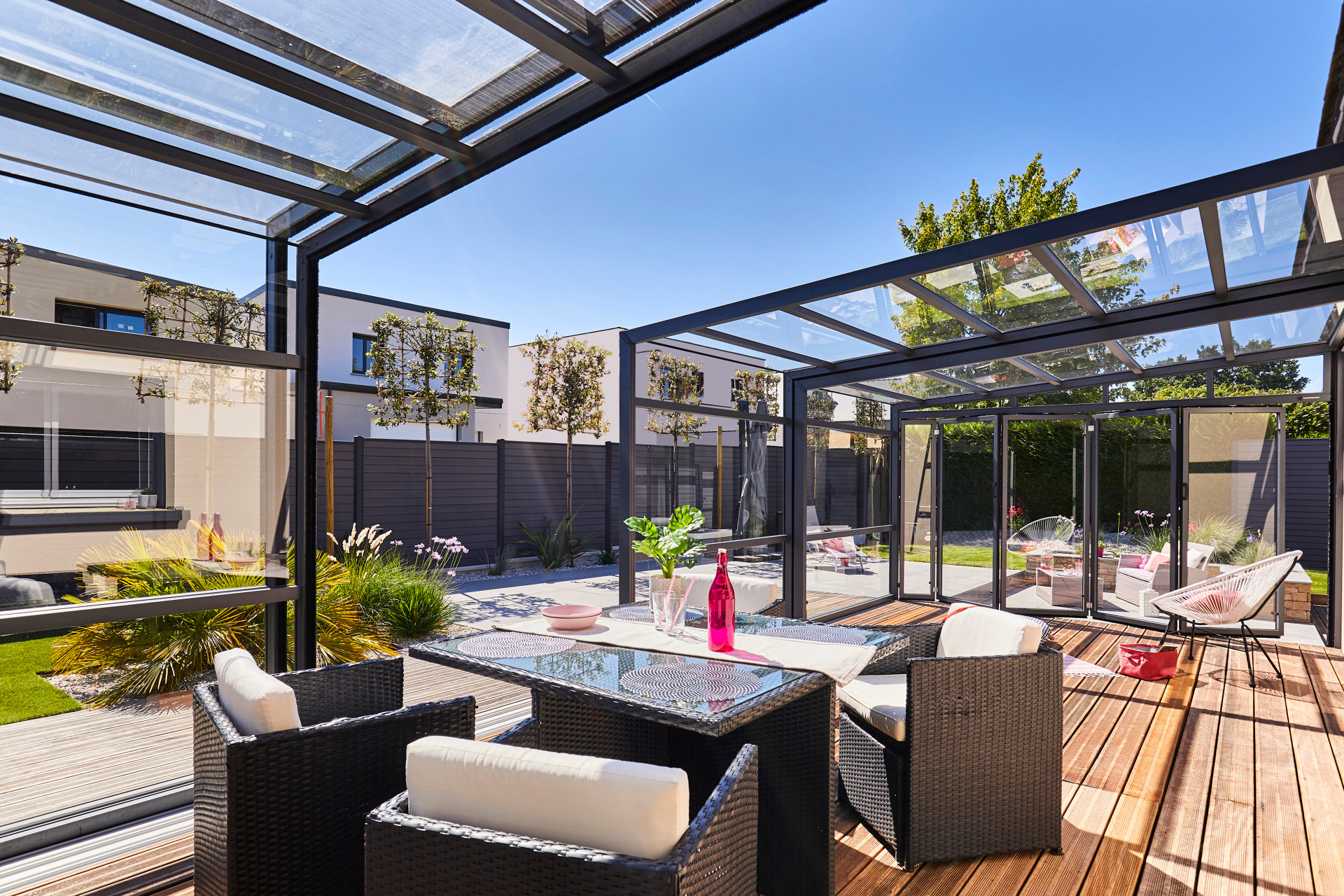 Installer un salon d&rsquo;été dans un abri de terrasse