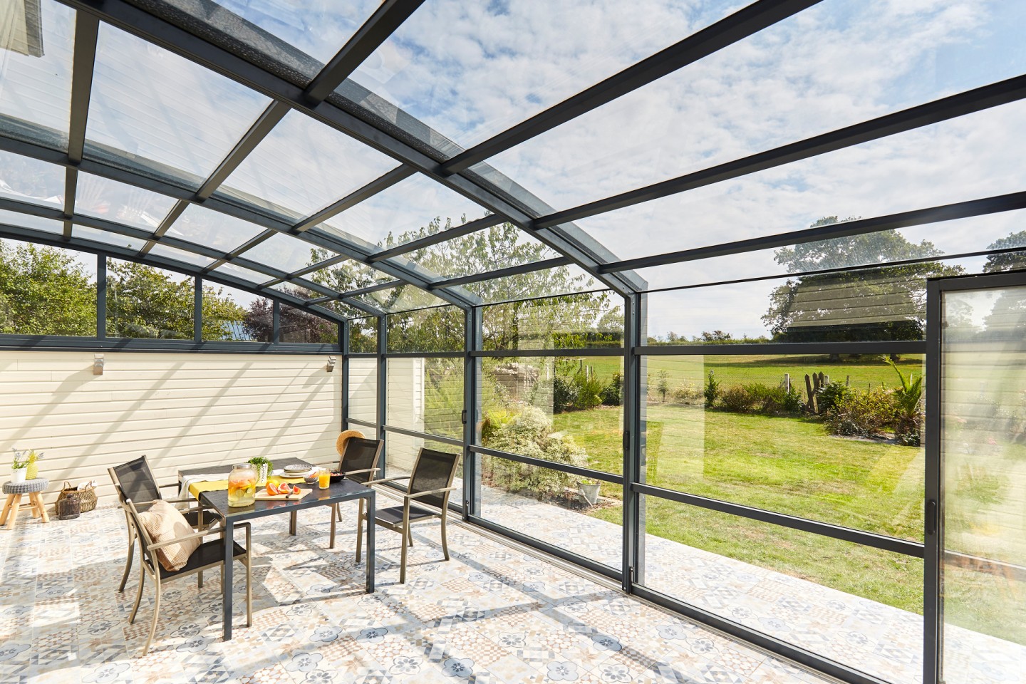 L’abri de terrasse Tendanz
et ses lignes galbées
