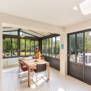 Aménager votre terrasse avec une véranda verrière avec toiture en verre