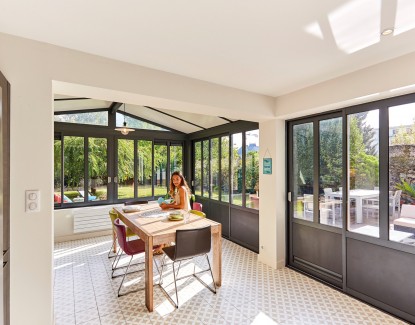 Aménager votre terrasse avec une véranda verrière avec toiture en verre