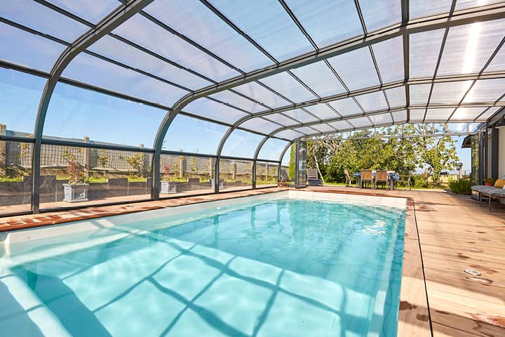 L&rsquo;abri de piscine adossé : quelle réglementation en vigueur ?