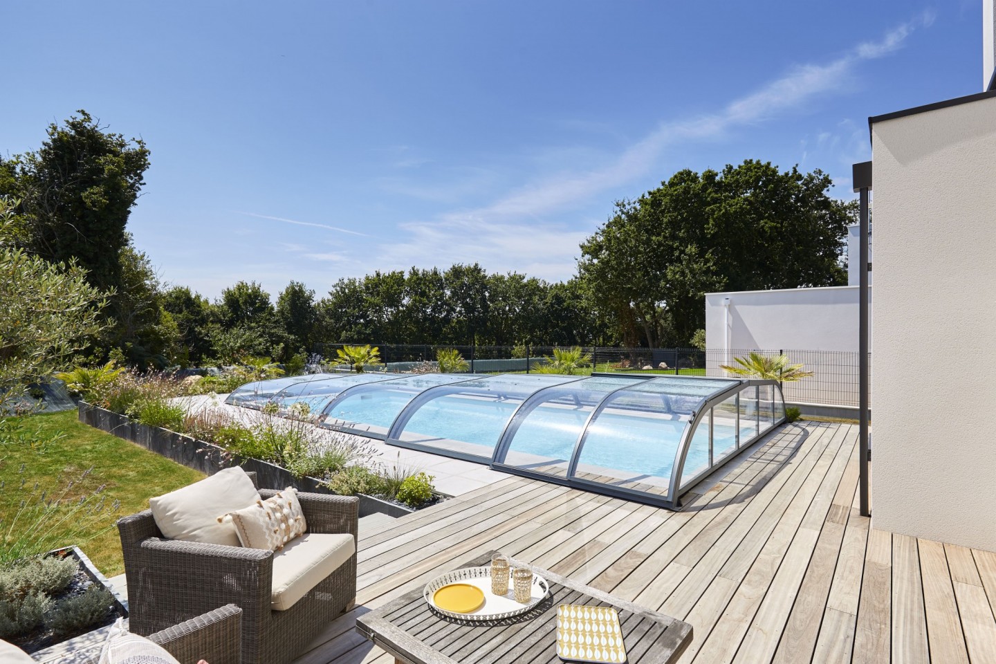 Abri de piscine bas