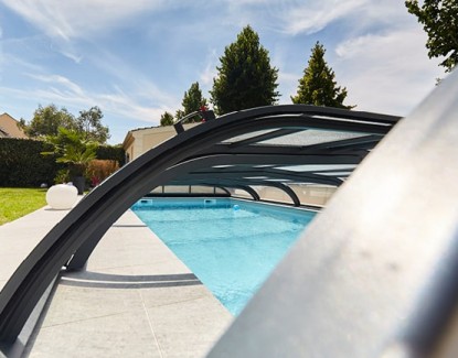 Les avantages d'un abri de piscine