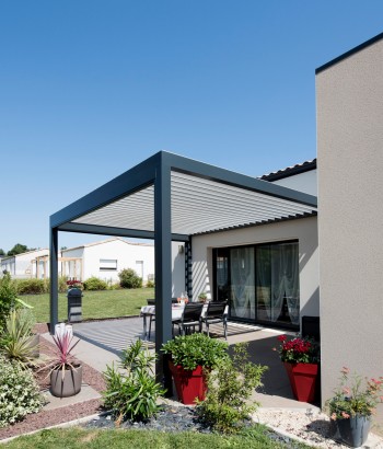 Pergola ou store banne : Quelles différences ? - Gustave Rideau