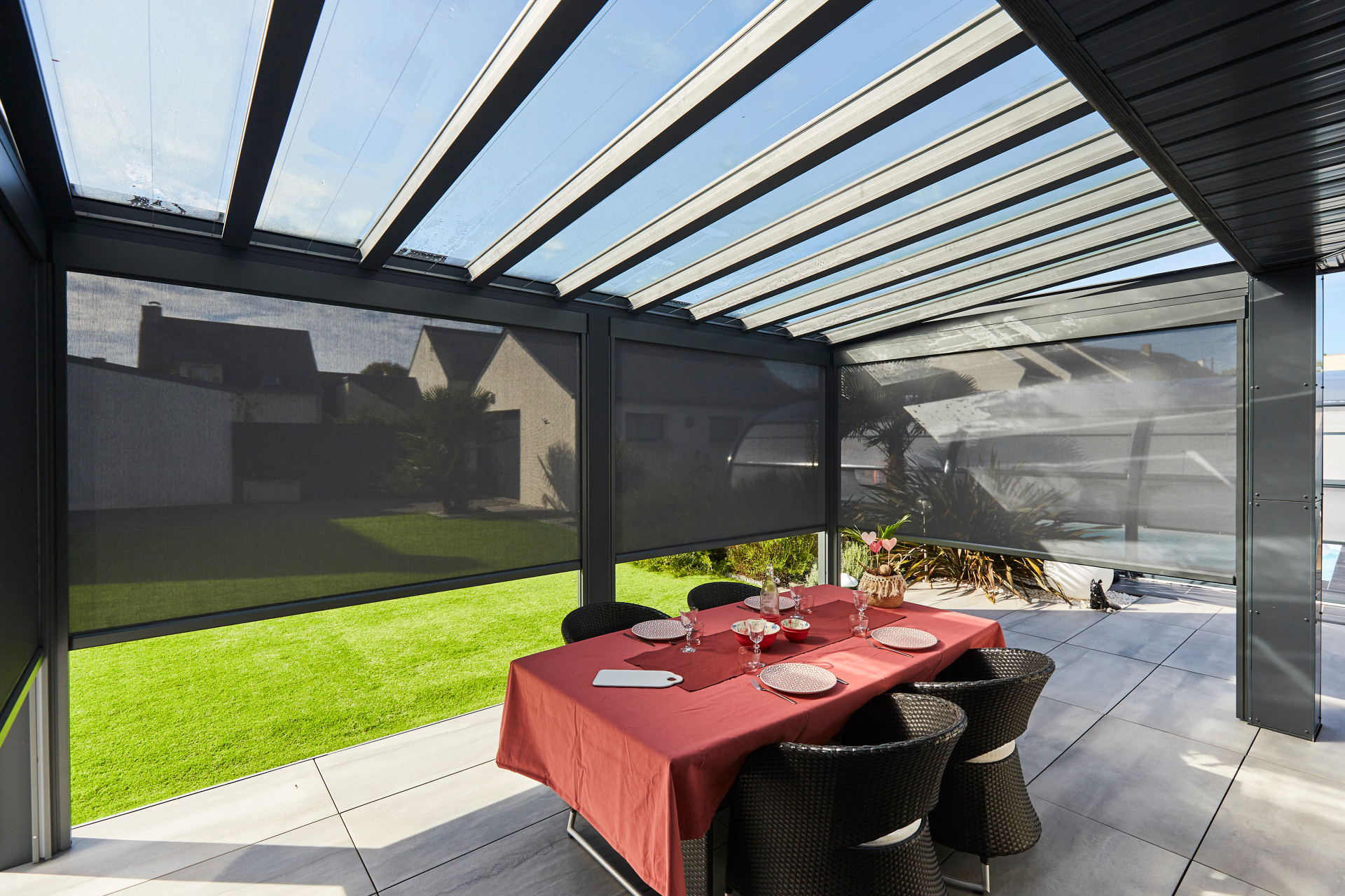 Quelles différences entre la pergola bioclimatique, la pergola LuminoV et la pergola traditionnelle ?