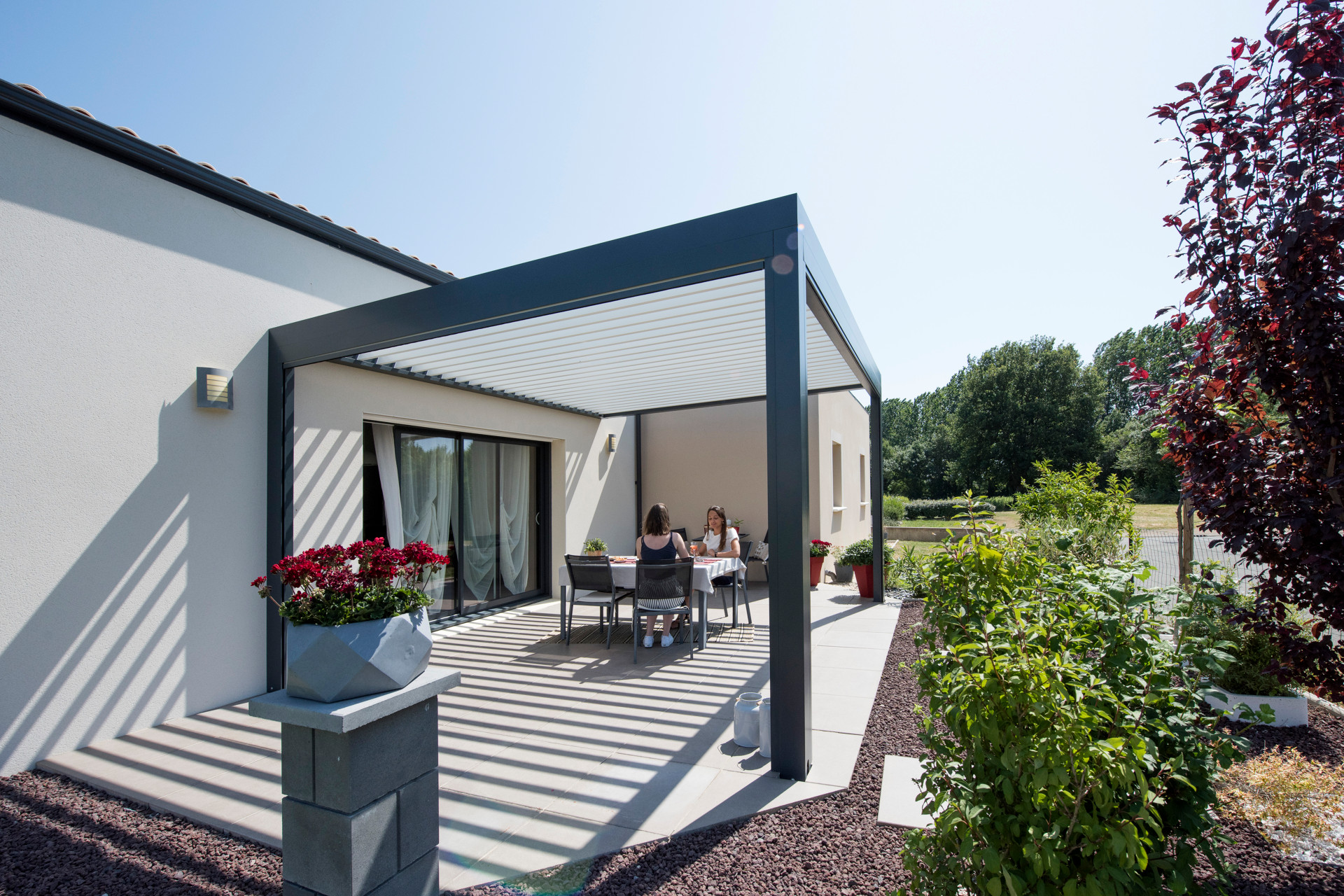 la-pergola-bioclimatique-la-nouvelle-tendance-pergola-bioclimatique