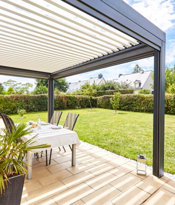 Pergola aluminium lames orientables. Modèle Kaline 3x3m adossée