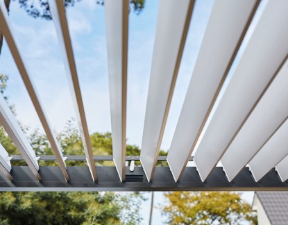 Pourquoi choisir une pergola électrique à lames orientables ?