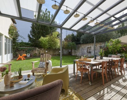 Une pergola moderne en aluminium pour sublimer le jardin