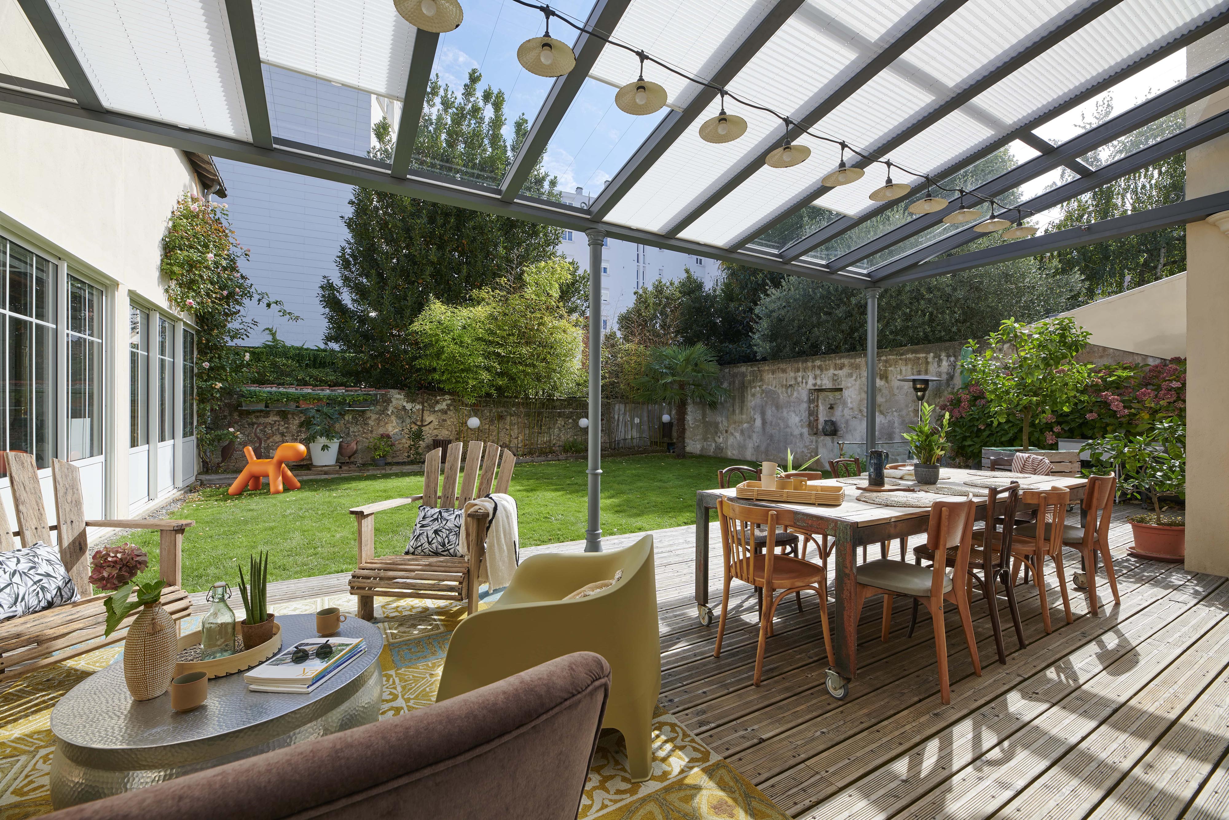 Une pergola moderne en aluminium pour sublimer le jardin