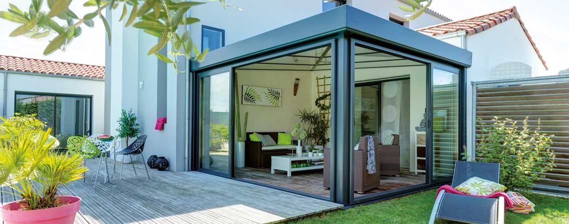 La véranda : une solution astucieuse pour couvrir une terrasse 
