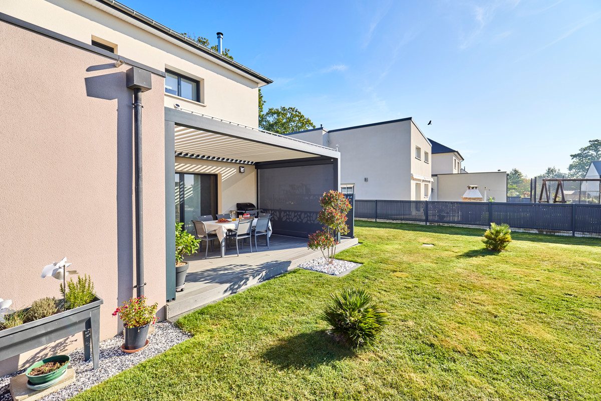 LA PERGOLA BIOCLIMATIQUE DE CHANTAL