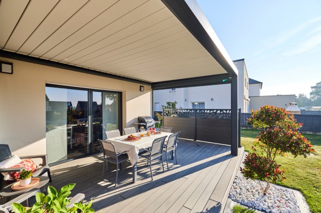 Pergola bioclimatique avec lame fermée Gustave Rideau
