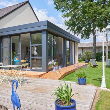 Optez pour une extension de maison à toit plat