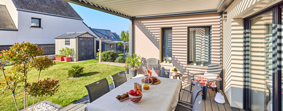 Les points communs entre une pergola et un store banne
