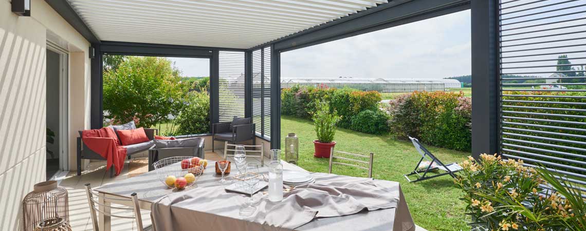 Pourquoi opter pour une pergola cuisine d’été ?
