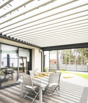 Pergola ou store banne : Quelles différences ? - Gustave Rideau