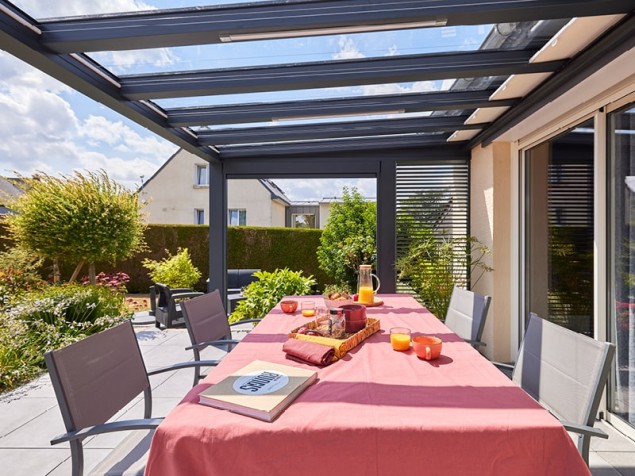 Pergola avec une toiture en verre
