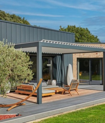 Pergola ou store banne : Quelles différences ? - Gustave Rideau