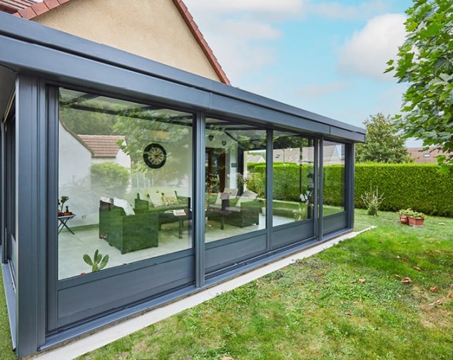 veranda moderne epure gris anthracite