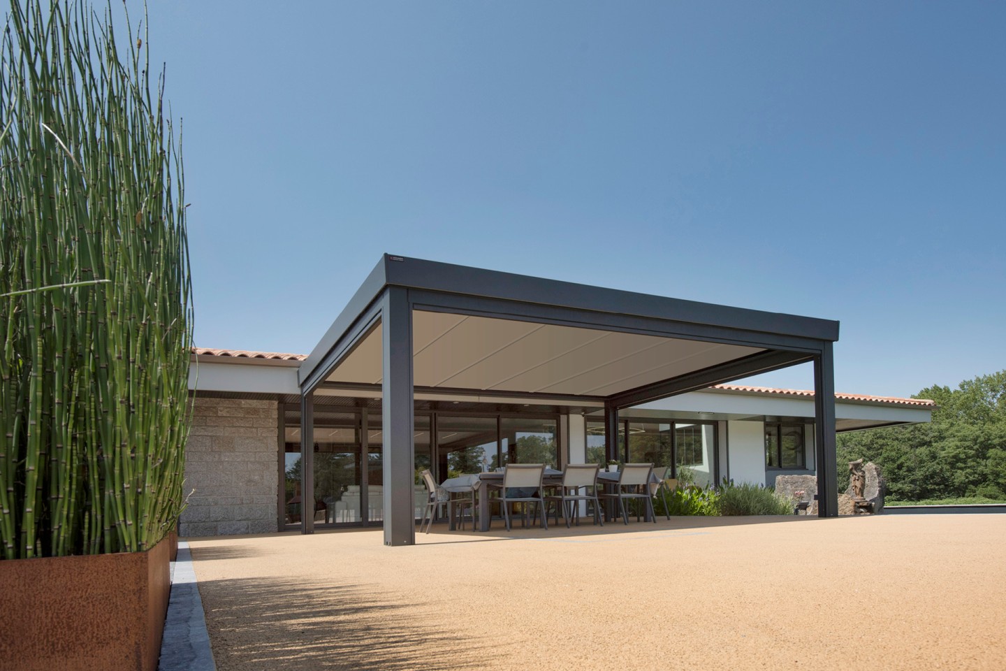 Les pergolas, abritez votre terrasse pour plus de confort tout l’été