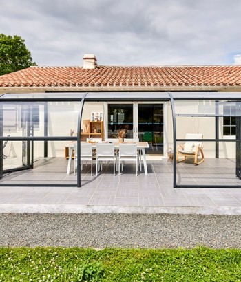 Abri de terrasse Panoramik à panneaux relevables