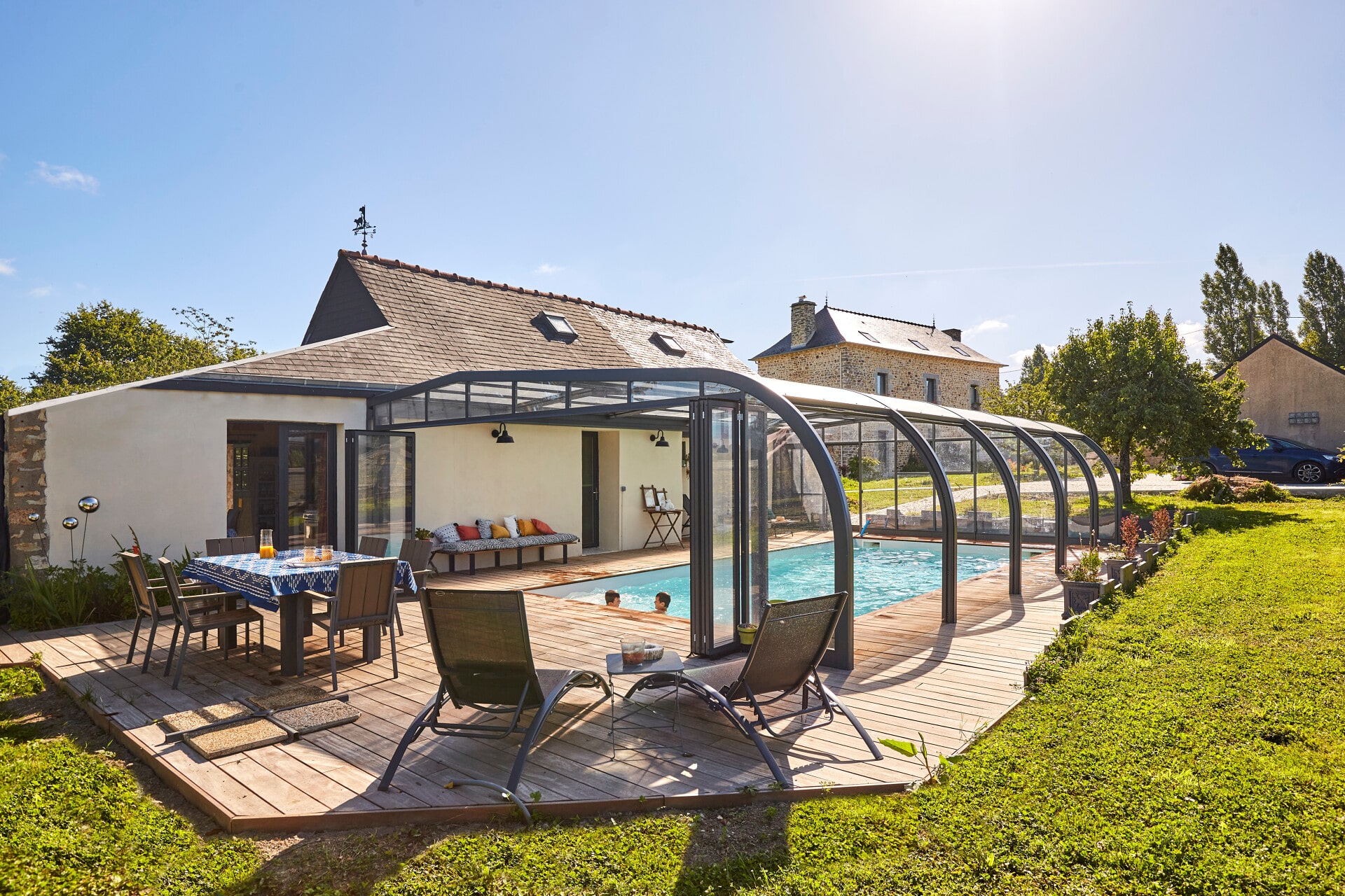 Abri de piscine adossé