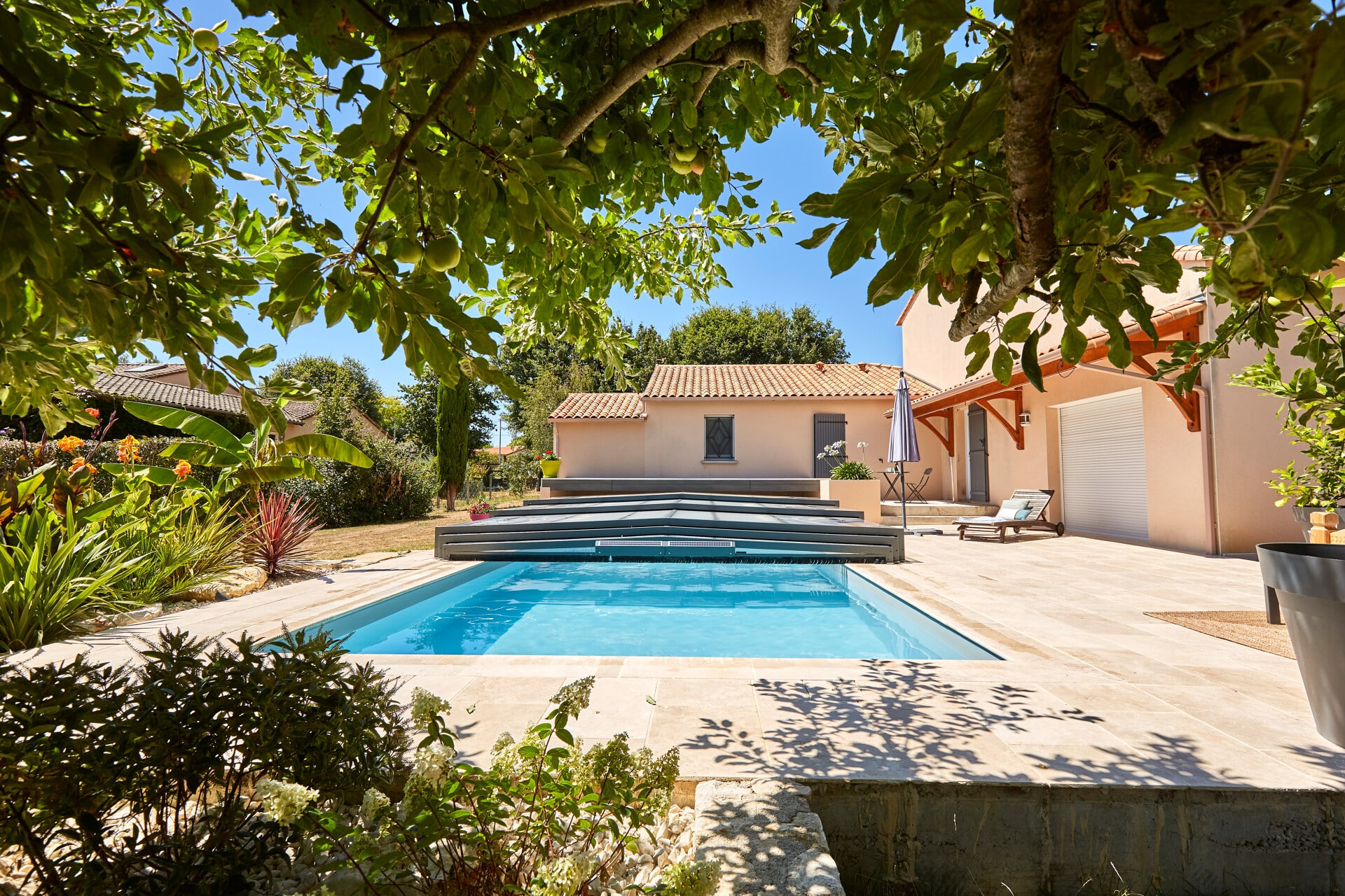Quand rénover sa piscine ? L’automne, la saison idéale