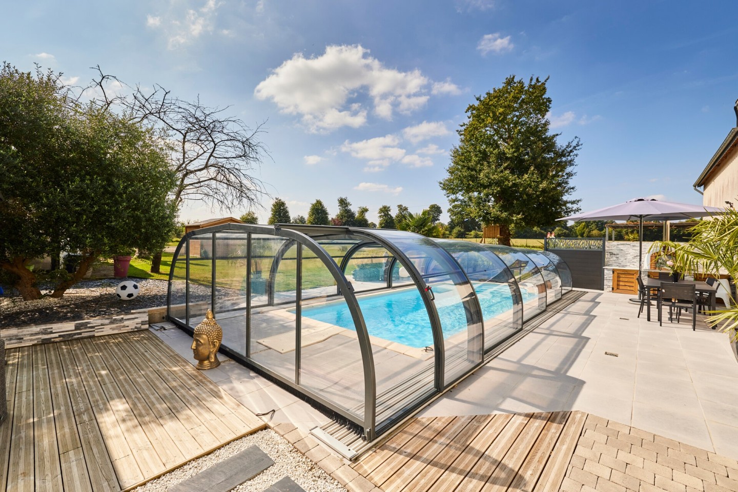 L'abri de piscine Elliptik mi-haut d'Olivier