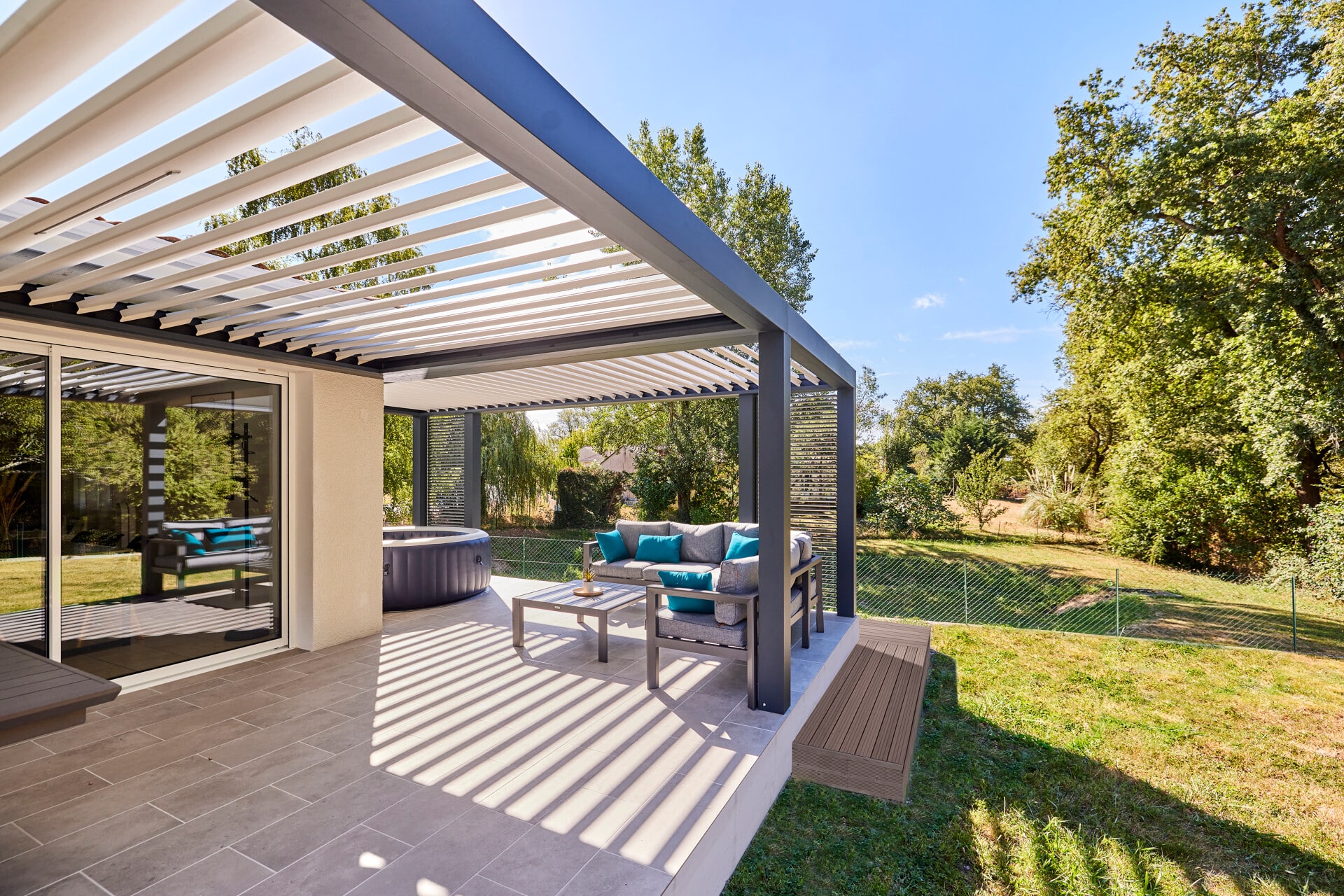 Quelles dimensions pour une grande pergola ?