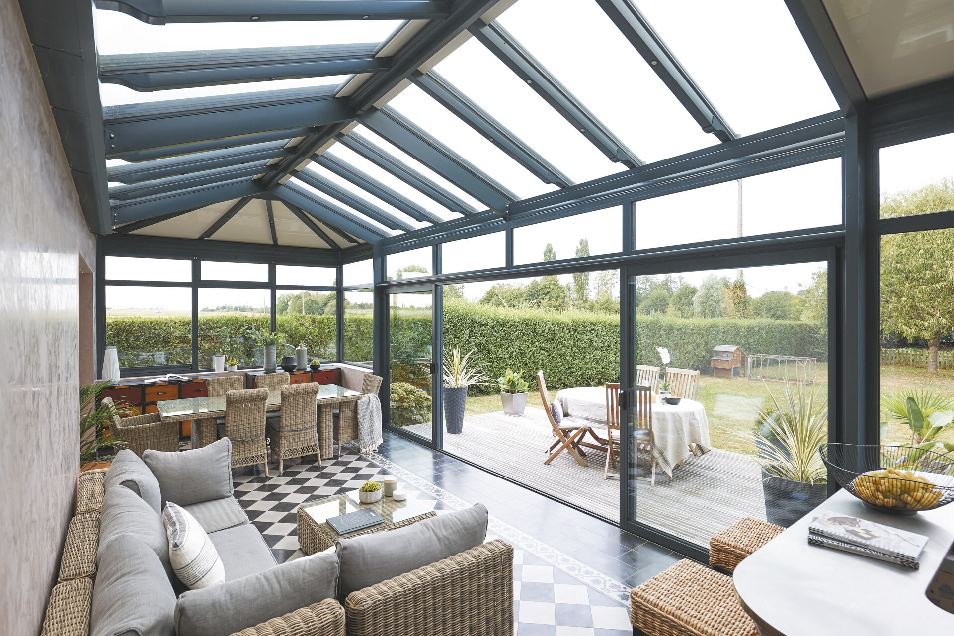 Condensation véranda : causes, risques et solutions durables