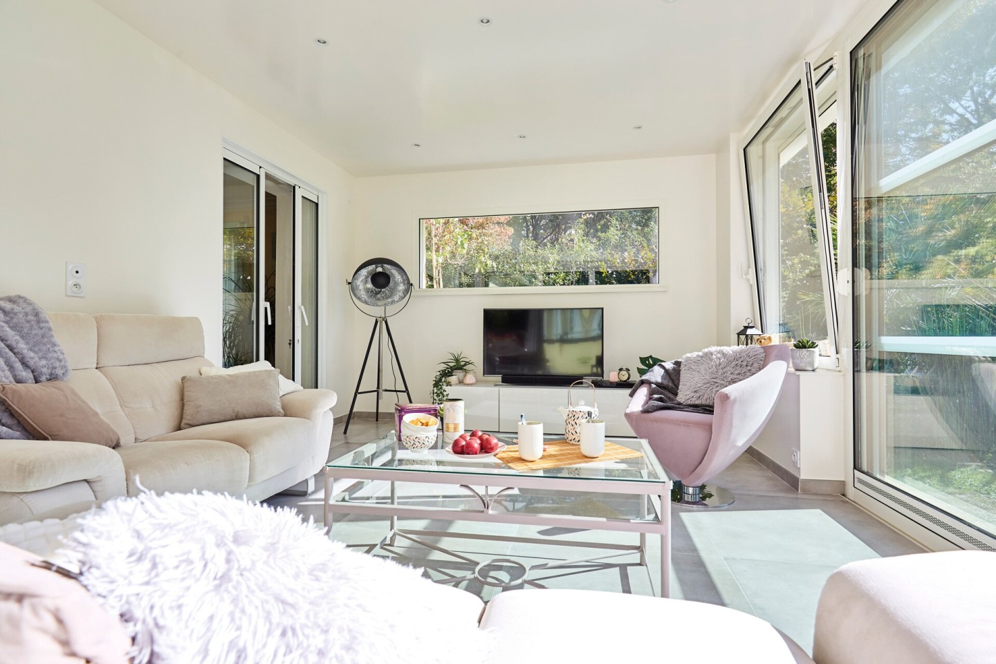 Si votre espace de vie est réduit, adoptez une extension maison en aluminium sur mesure ! 
