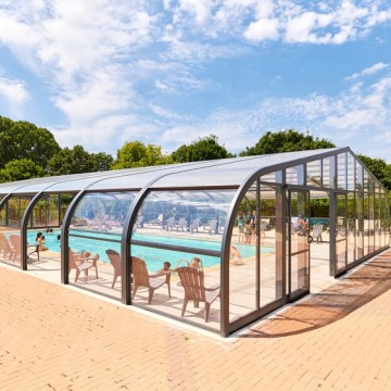 Quels avantages à installer un abri de piscine en tant que professionnel ?