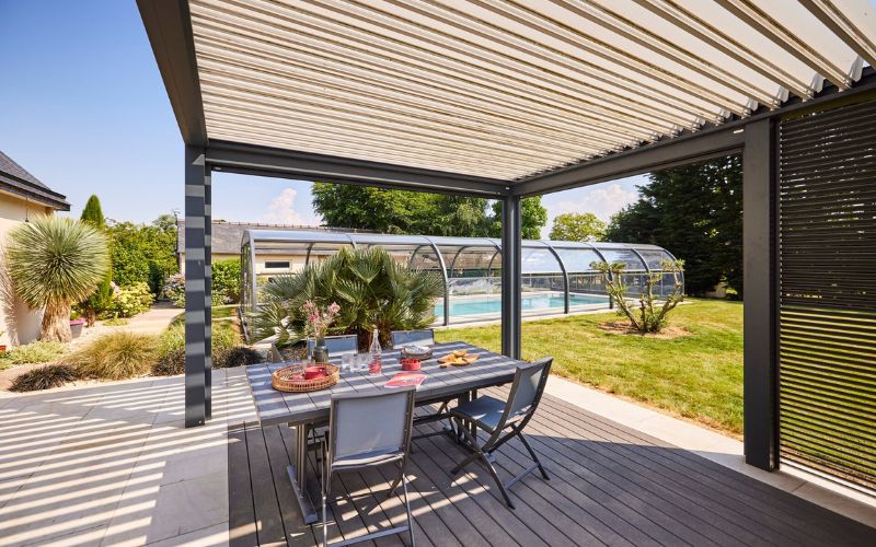 Pergola bioclimatique et abri de piscine haut d'Alain | Confort extérieur | Gustave Rideau