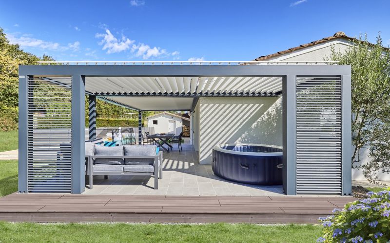 Le pool house d'Angélique | Espace de vie extérieur et protection pour votre spa | Gustave Rideau