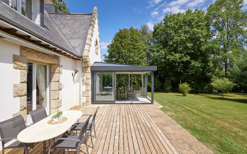 Véranda moderne Epure de Jean-Claude et Simone | Espace de vie moderne et lumineux | Gustave Rideau