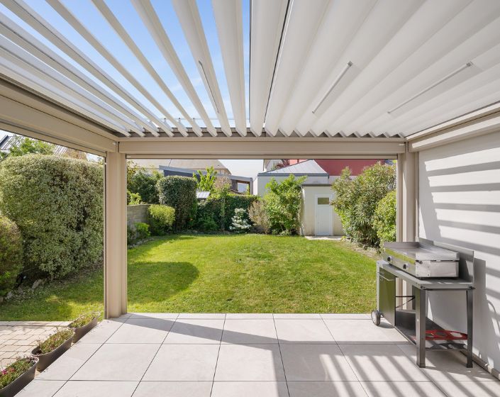 Pergola Bioclimatik à lames orientables