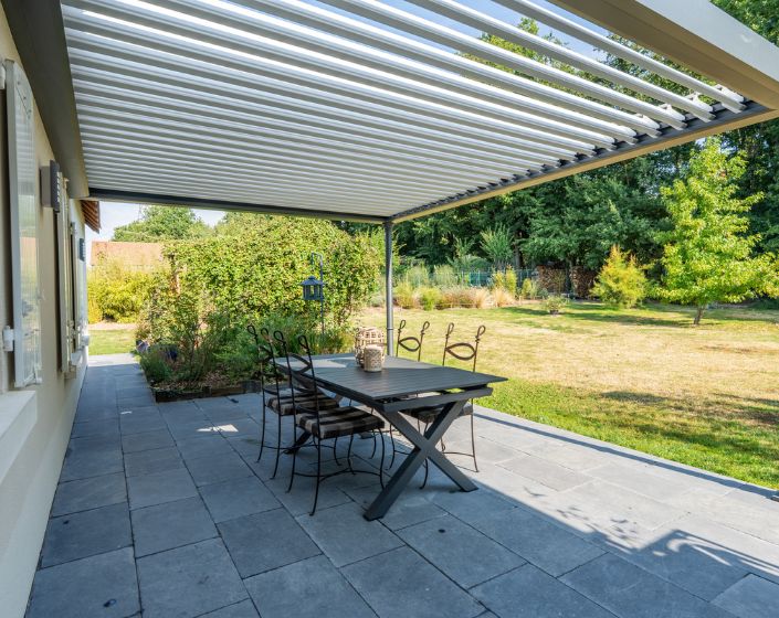 Pergola Bioclimatik à lames orientables