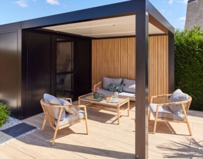 Pool house avec abri de jardin : l’alliance entre détente et praticité