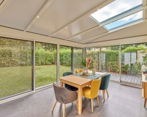 Toit chevronné en panneaux pleins