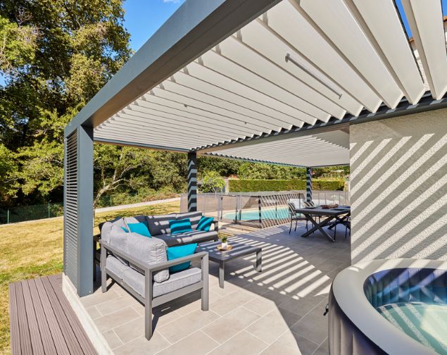 [POOL HOUSE] TOITURE / Toiture en lames